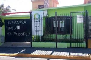 Vandalizaron la delegación del INADI con pintadas contra la comunidad travesti-trans