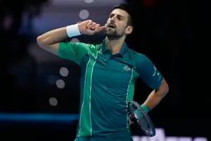 A los 36, Djokovic juega como un chico, arrasa todo lo que se le cruza y sigue desafiando al mundo del tenis