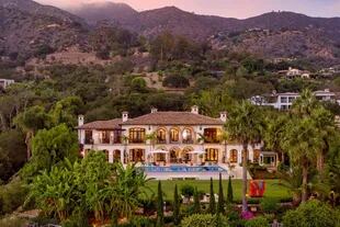 La mansión donde el Príncipe Harry y Meghan Markle filmaron la docuserie de Netflix la comercializa Ryan Malmsten en Santa Barbara (Californina) por $33.5 millones.