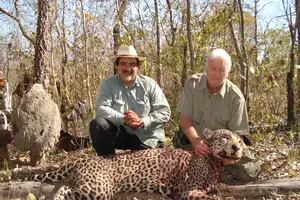El lado oscuro de los cotos de caza y el caso de los 40 yaguaretés fotografiados muertos
