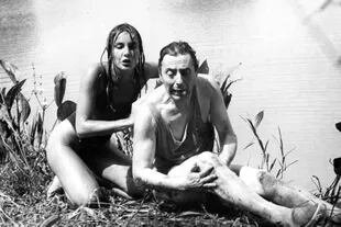 Junto a Mónica Gonzaga en la película Las aventuras de Tremendo, de 1986