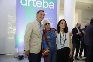 Marta Minujín con sus hijos, Facundo y Gala Gómez Minujín, en la presentación de arteba en el Malba