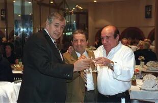 Con Tito Lectoure, su consejero y gran amigo, y Nicolino Locche, otro gran campeón de su época