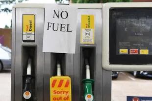 La escasez de conductores de vehículos de carga pesada incidió en la cadena de abastecimiento de combustible en Reino Unido