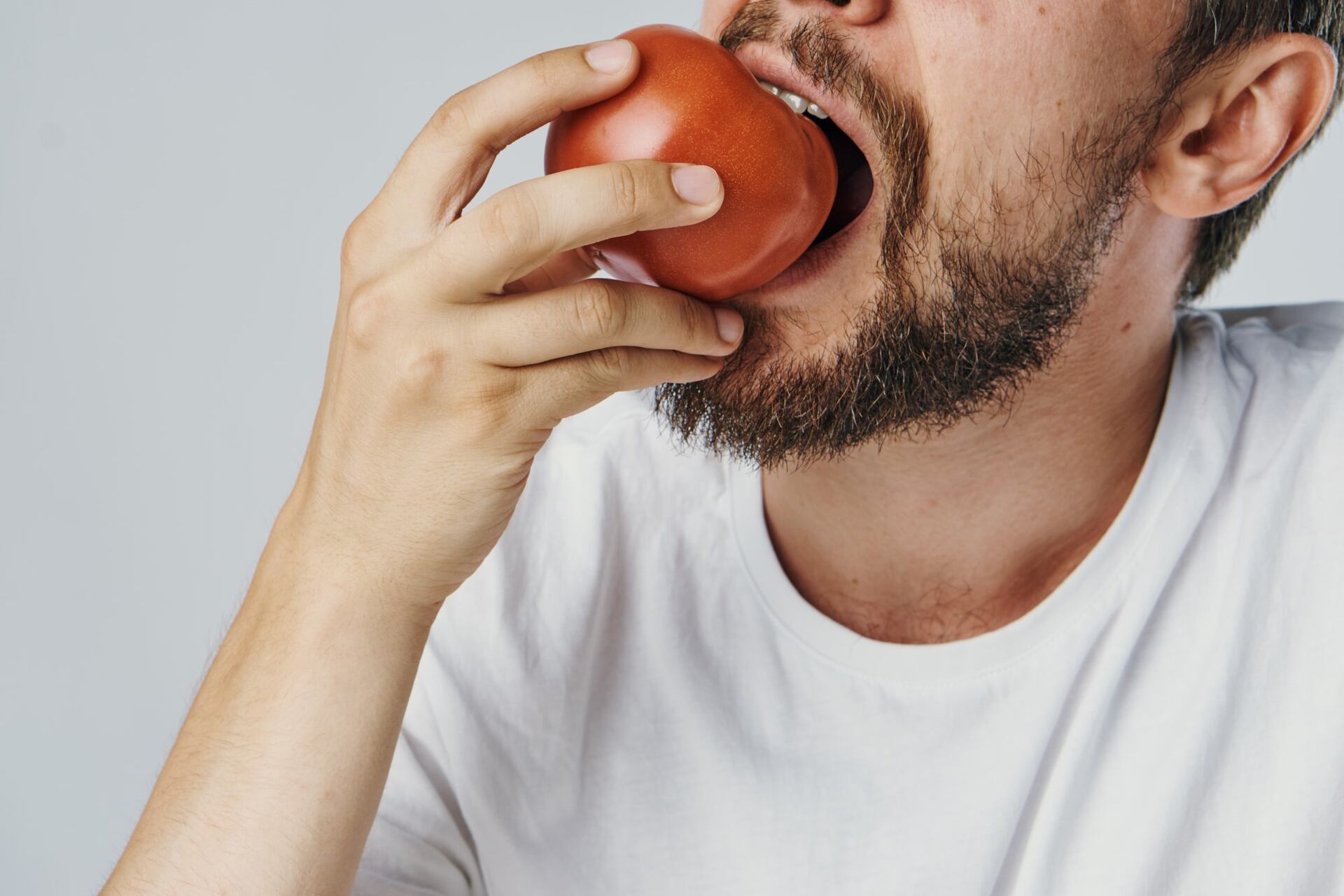 El tomate, la plata y el chocolate pueden ser enemigos de la alimentación de algunas personas