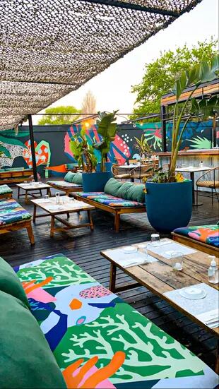 Diez y restaurantes con terrazas o patios para disfrutar al aire libre - LA