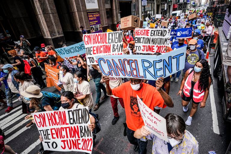 Una protesta contra el alto precio de la vivienda en Nueva York el 31 de agosto del 2021.   (Foto AP/Mary Altaffer)