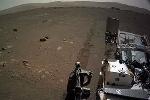 Una foto del recorrido del rover Perseverance tomada el 7 de marzo cerca del cráter Jezero