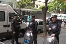 Un exdiplomático se atrincheró en la embajada de México en la Argentina