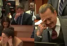 Un hombre se tentó de risa en el juicio de Johnny Depp contra Amber Heard y contagió a todos