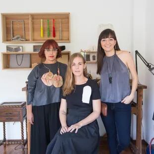 Monique Lecuona, Sol Ríos y Bárbara D´Ambra, las tres diseñadoras elegidas para exhibir sus joyas contemporáneas en Munich. 