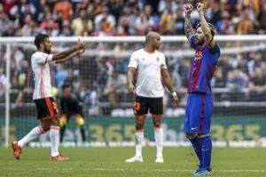 Con dos goles de Lionel Messi, Barcelona le ganó sobre la hora a Valencia