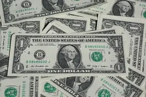 ¿A cuánto cotizan el dólar oficial y el blue este lunes 2 de octubre?