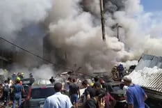 Una fuerte explosión golpea en un depósito de fuegos artificiales dejó un muerto y 51 heridos