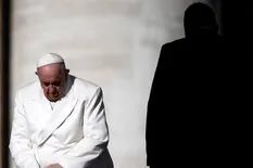 Un cardenal acusado de corrupción grabó en secreto una conversación con el Papa: cuál era su objetivo