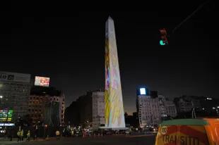 El Obelisco le dio la bienvenida a La Mona Jiménez