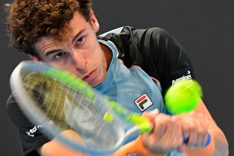 Argentina's Juan Manuel Cerundolo returns a shot to American Brandon Nakashima during the Next Generation ATP Finals on November 9, 2021 at the Allianz Cloud venue in Milan;  will not be able to be in Córdoba due to injury