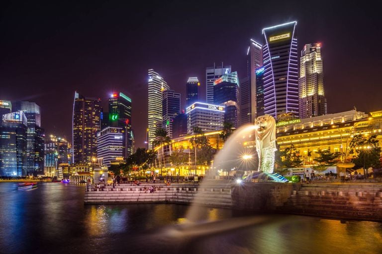 Singapur comparte el segundo puesto con París como la ciudad más cara del mundo para vivir, en 2021