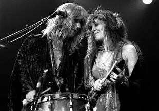 Christine McVie y Stevie Nicks en el Omni Coliseum en Atlanta, 1977
