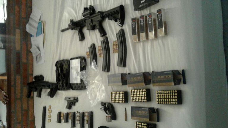 Las armas y las municiones secuestradas de la chacra de Balcedo
