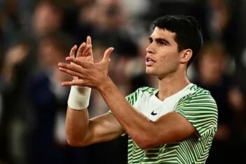Roland Garros: Carlos Alcaraz apabulló a Tsitsipas y juega como el auténtico sucesor de Rafael Nadal
