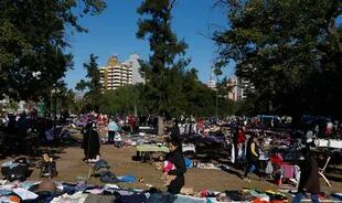 Feria informal en Parque Las Heras, Córdoba
