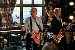 Paul McCartney dio un show sorpresa en un pub de Liverpool y estrenó un tema