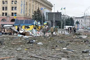 Reportan un asalto aéreo en Kharkiv en el que tropas rusas "aterrizaron" con paracaídas