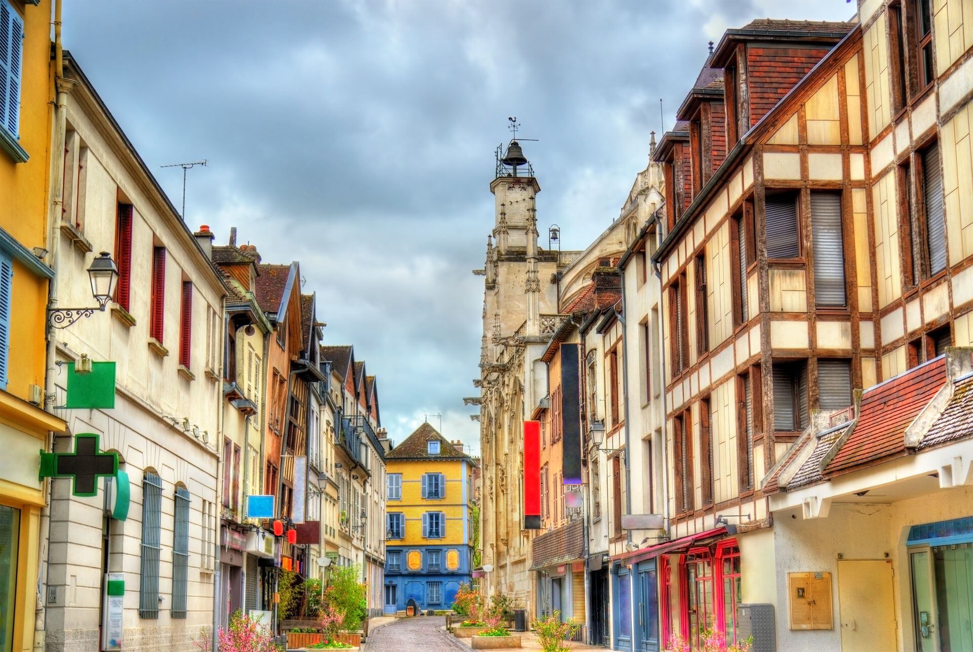 Las fachadas más antiguas de Troyes se construyeron en el siglo XV