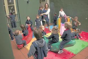 Los chicos juegan en un jardín de infantes de Villa Urquiza