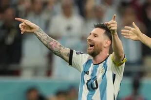 Lionel Messi festeja al final del partido que disputaron Argentina y Australia, por los octavos de final de la Copa del Mundo Qatar 2022 en el estadio Ahmed bin Ali, Umm Al Afaei, Qatar, el 3 de diciembre de 2022.