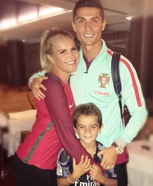 Katia Aveiro, hermana de Cristiano Ronaldo, respaldó la publicación que califica como un mejor gol de chilena el del portugués en la Champions League