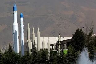 Misiles en el museo de la Revolución Islámica y la Defensa Sagrada de Teherán