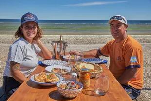 Antonella Díaz y Beto Alcántara ofrecen una degustación de frutos del mar