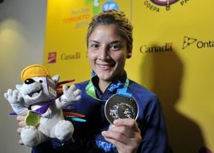 Dayana Sánchez sonríe con su medalla de plata