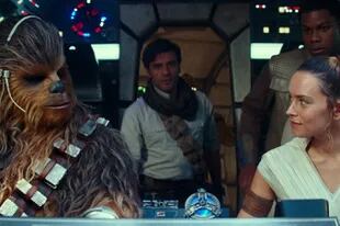 Chewbacca, el Poe Dameron de Oscar Isaac y Daisy Ridley como Rey, a bordo del Halcón Milenario