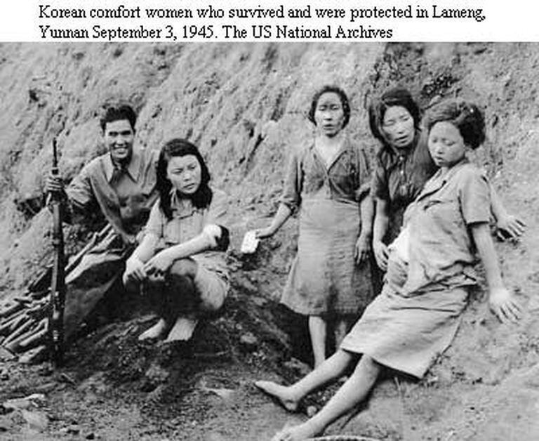 Una foto histórica de mujeres confort, asistidas en China