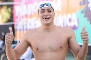 El chico que empezó porque le dolía la espalda y ahora esperanza a la natación argentina