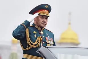 Quién es el temible jefe militar de Rusia que prometió una victoria fulminante y ahora se encuentra en problemas