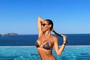 Pampita se roba todas las mirada en sus soñadas vacaciones en Ibiza