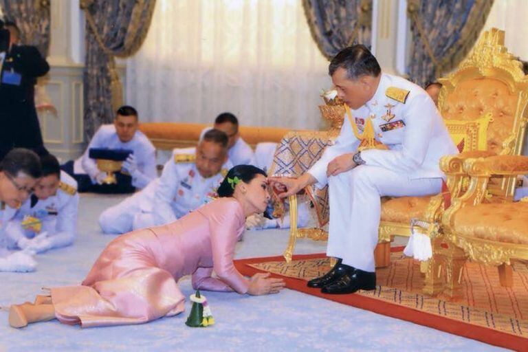 La cuarta esposa de Rama X, Suthida Tidjai, en la ceremonia de coronación del flamante rey de Tailandia, en mayo de 2019
