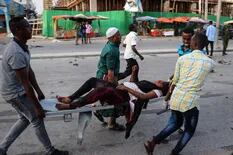 Somalia: al menos 32 muertos al estallar cuatro coches bomba frente a un hotel