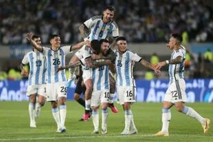 La selección argentina le ganó a Panamá 2 a 0 en su primer partido tras ser campeón mundial