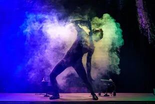 Vende humo, la obra del bailarín y coreógrafo Juan Onofri Barbato que continuará haciendo funciones en la sala Planta Inclán