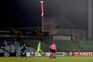 Europa League: el partido interrumpido por un dron con la bandera armenia
