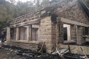 Las cabaña los Radales fue incendiada por activistas