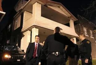 La policía llega a la casa de Anthony Sowell el 29 de octubre de 2009