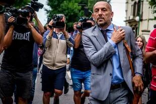 El abogado defensor de los ocho acusados, Hugo Tomei, llega a los tribunales de Dolores