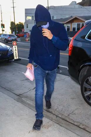 Leonardo DiCaprio en Santa Mónica tratando de pasar desapercibido
