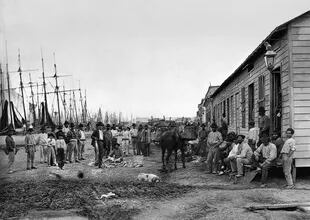 Boca del Riachuelo, 1877. Hasta la construcción de Puerto Madero, el Riachuelo fue el principal puerto de la ciudad.
